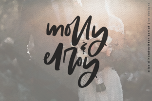Molly Elroy: The Bold Handwritten Font for Creative Projects